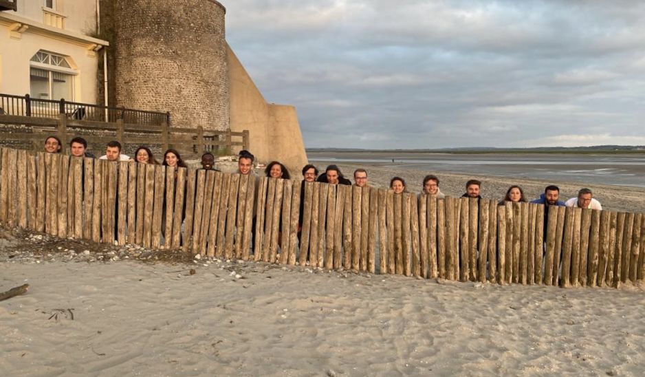 Team mycompanyfiles cachée sur la plage