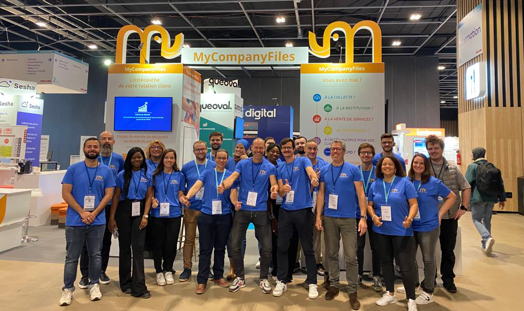 equipe-mycompanyfiles Equipe sur le stand mycompanyfiles durant le congrès des experts-comptables 2022